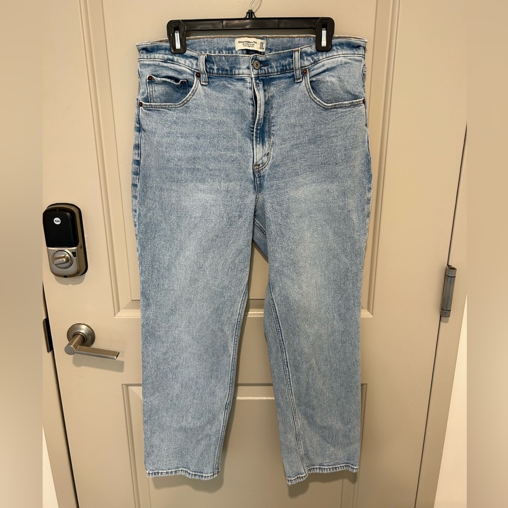 Abercrombie & Fitch Ultra High Rise Ankle Straight Jean